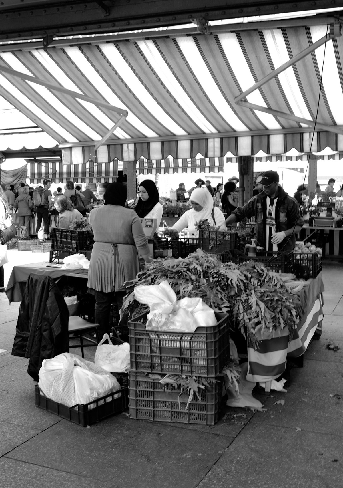 Scena di mercato in bianco e nero